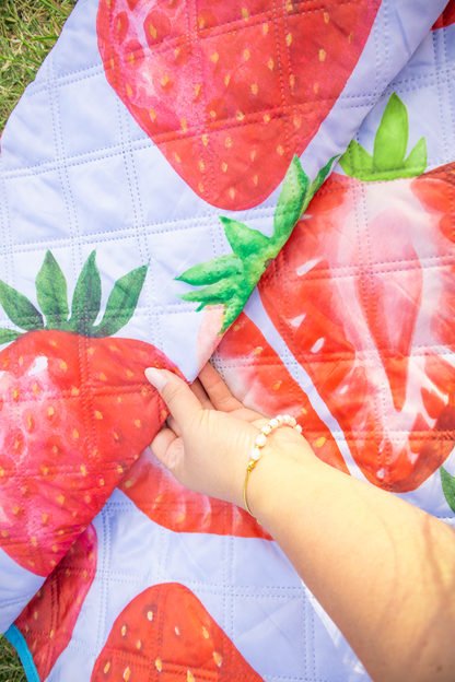 🍓 Strawberry Picnic Mat